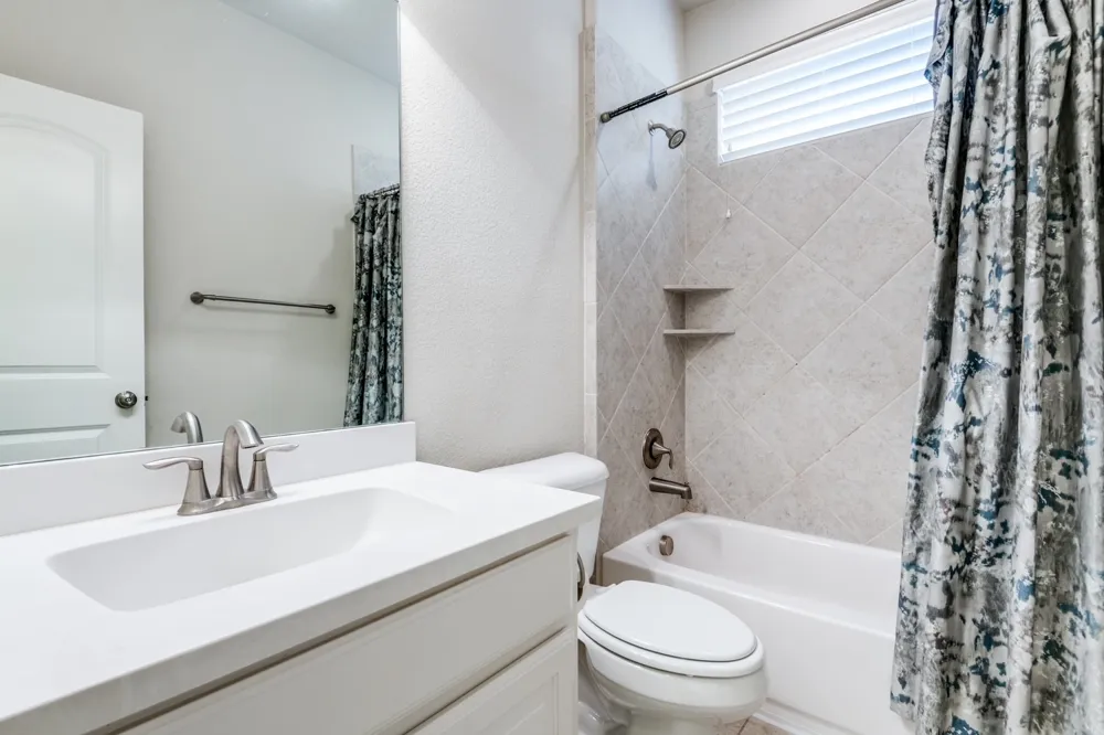 813 Warwick Boulevard Lewisville, TX 75056