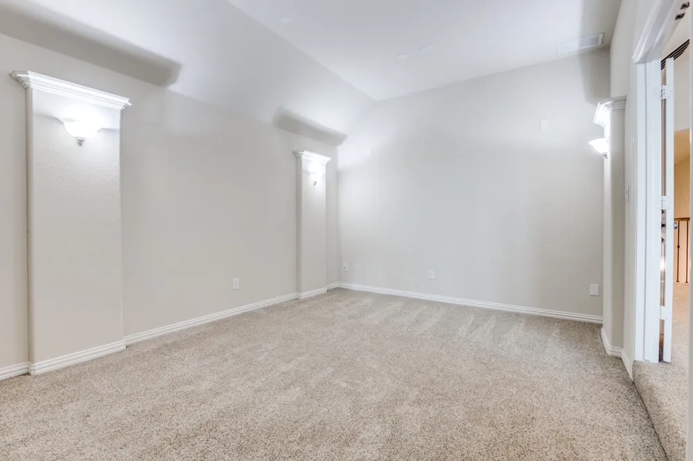 813 Warwick Boulevard Lewisville, TX 75056