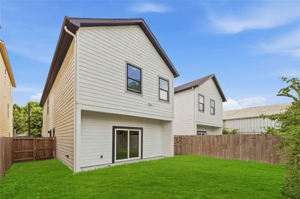 2217 Lee Street Houston, TX 77026