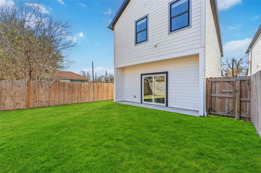 2217 Lee Street Houston, TX 77026