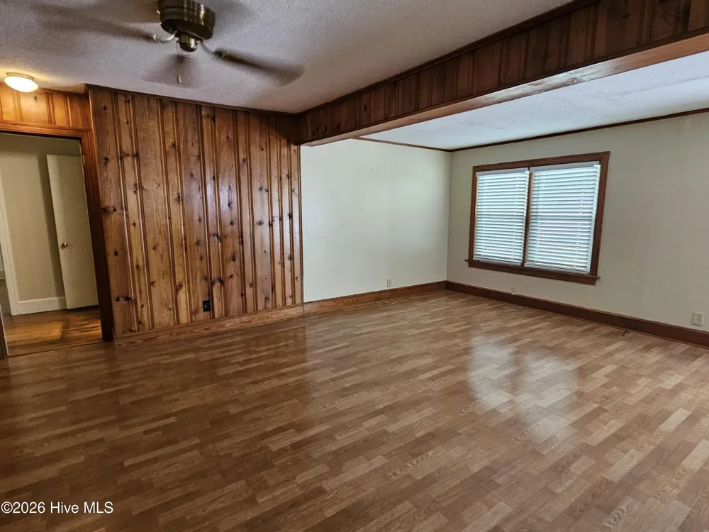 702 Stewart Avenue Clinton, NC 28328