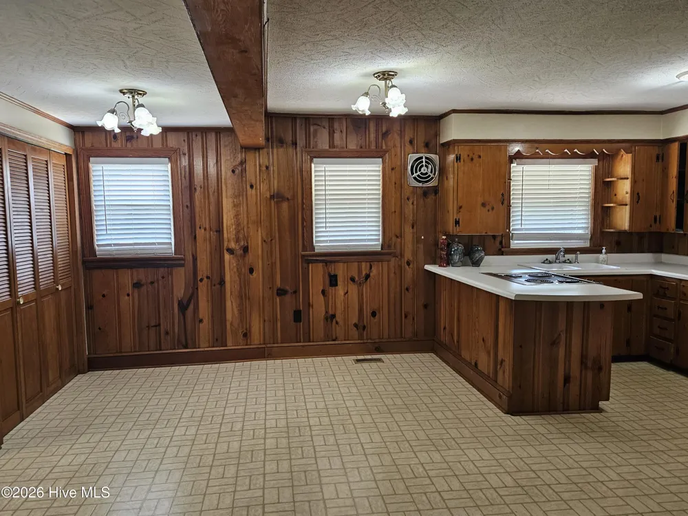 702 Stewart Avenue Clinton, NC 28328