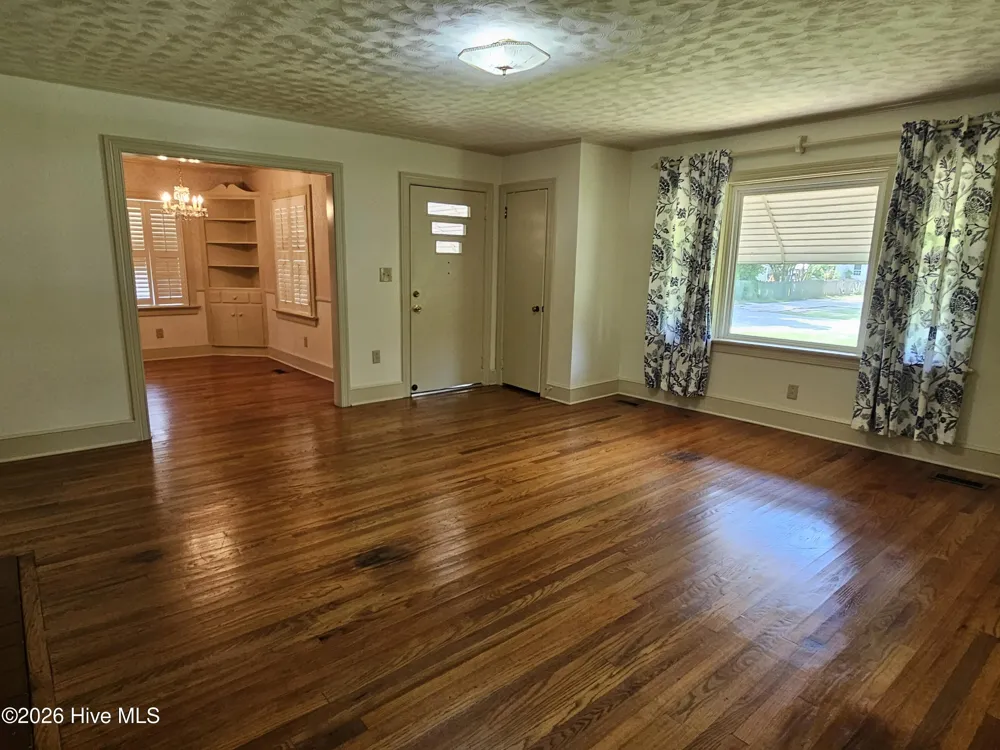 702 Stewart Avenue Clinton, NC 28328
