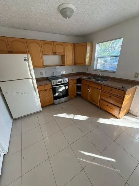 1943 Arthur St #3