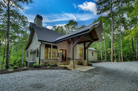 412 Mountain Tops Circle