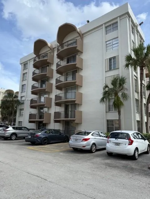 9320 Fontainebleau Blvd #215 Miami, FL 33172