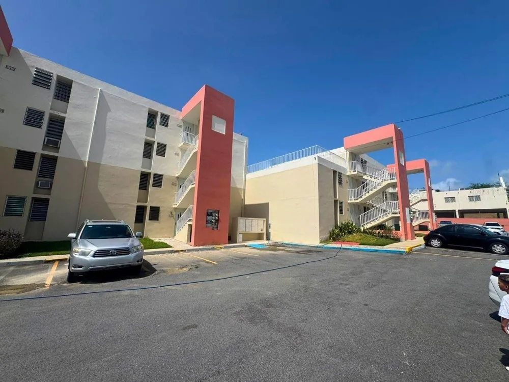 COND CHALET DE LAS PALMAS EDIFICIO B #B-307 Humacao, PR 00791