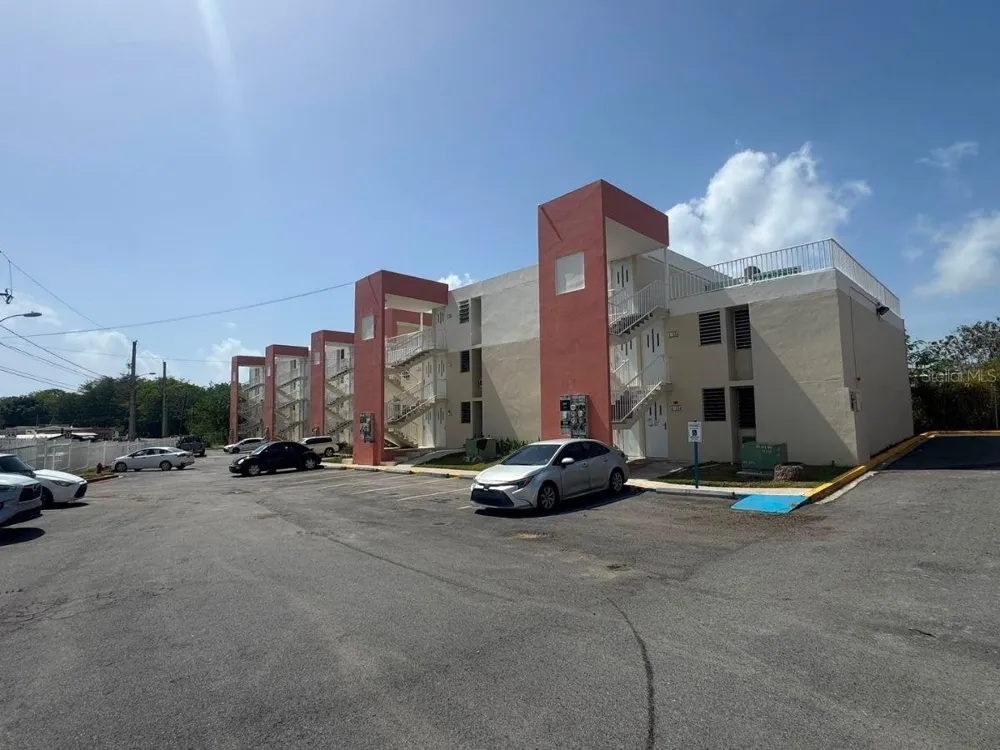 COND CHALET DE LAS PALMAS EDIFICIO B #B-307 Humacao, PR 00791