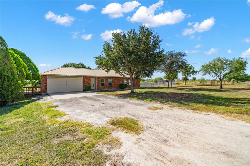 152 Clearwater Crossing Orange Grove, TX 78372