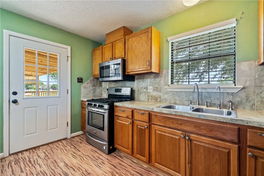 152 Clearwater Crossing Orange Grove, TX 78372