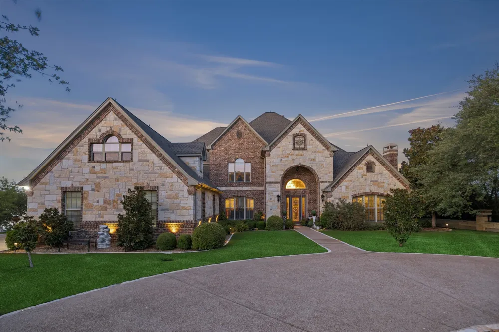 826 Cimmarron Bay Drive Runaway Bay, TX 76426