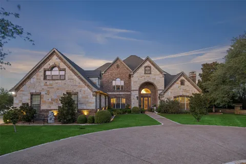 826 Cimmarron Bay Drive