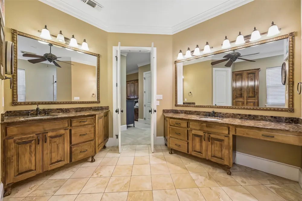 826 Cimmarron Bay Drive Runaway Bay, TX 76426