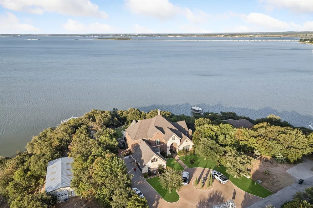 826 Cimmarron Bay Drive Runaway Bay, TX 76426