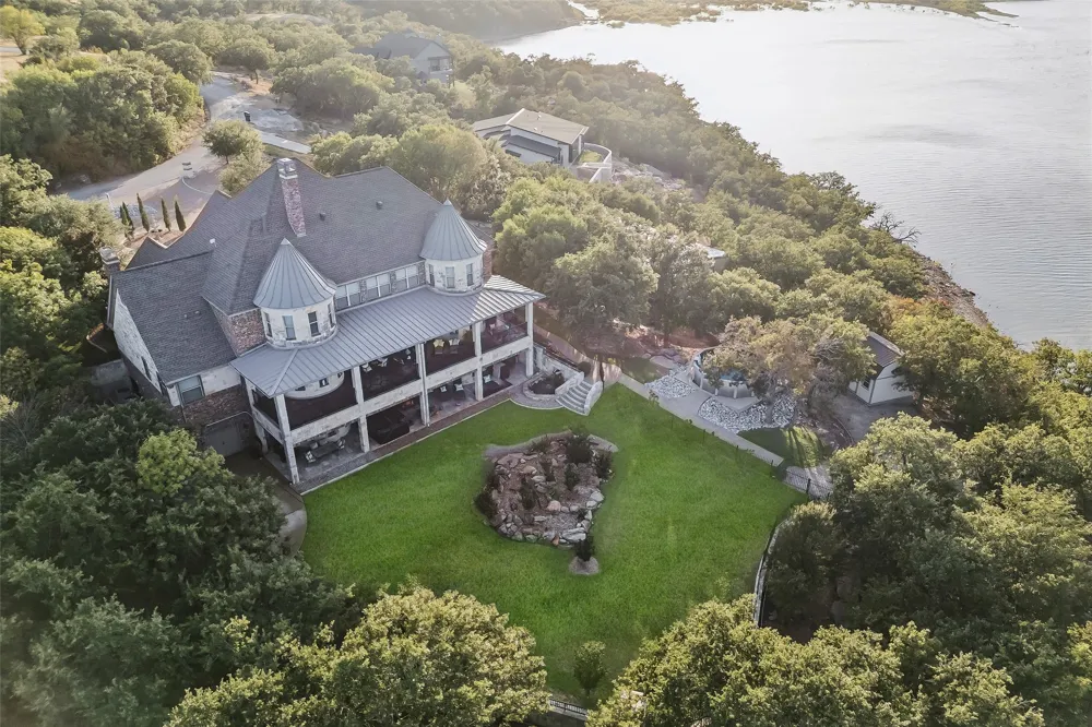 826 Cimmarron Bay Drive Runaway Bay, TX 76426