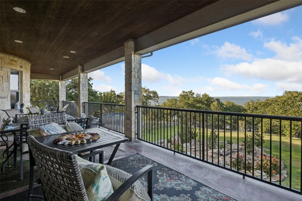 826 Cimmarron Bay Drive Runaway Bay, TX 76426