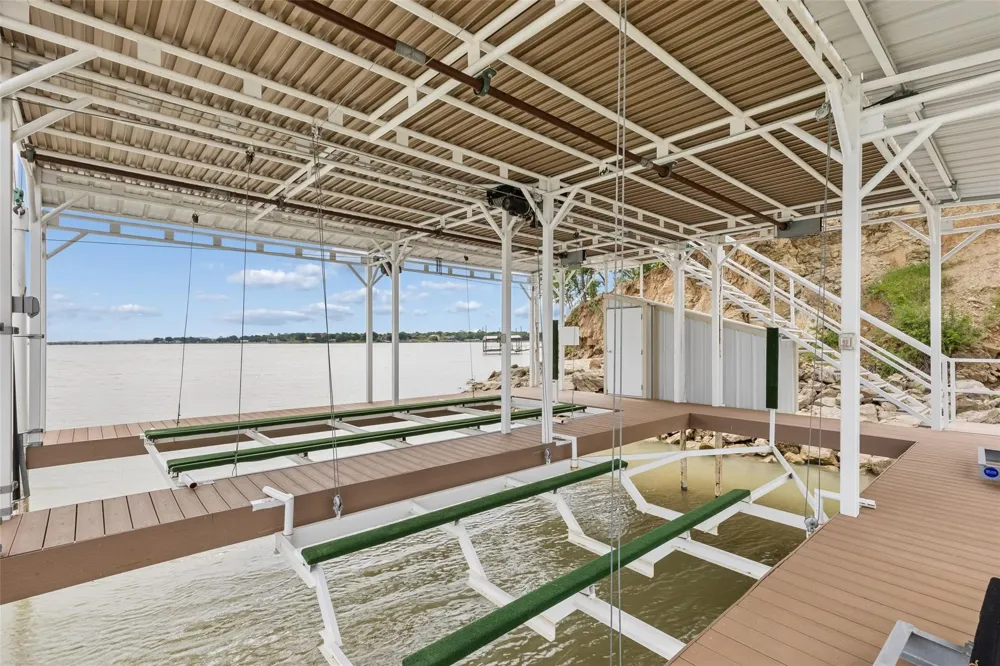 826 Cimmarron Bay Drive Runaway Bay, TX 76426