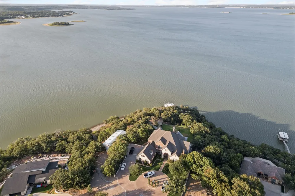 826 Cimmarron Bay Drive Runaway Bay, TX 76426