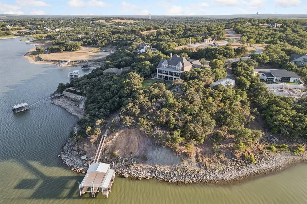 826 Cimmarron Bay Drive Runaway Bay, TX 76426