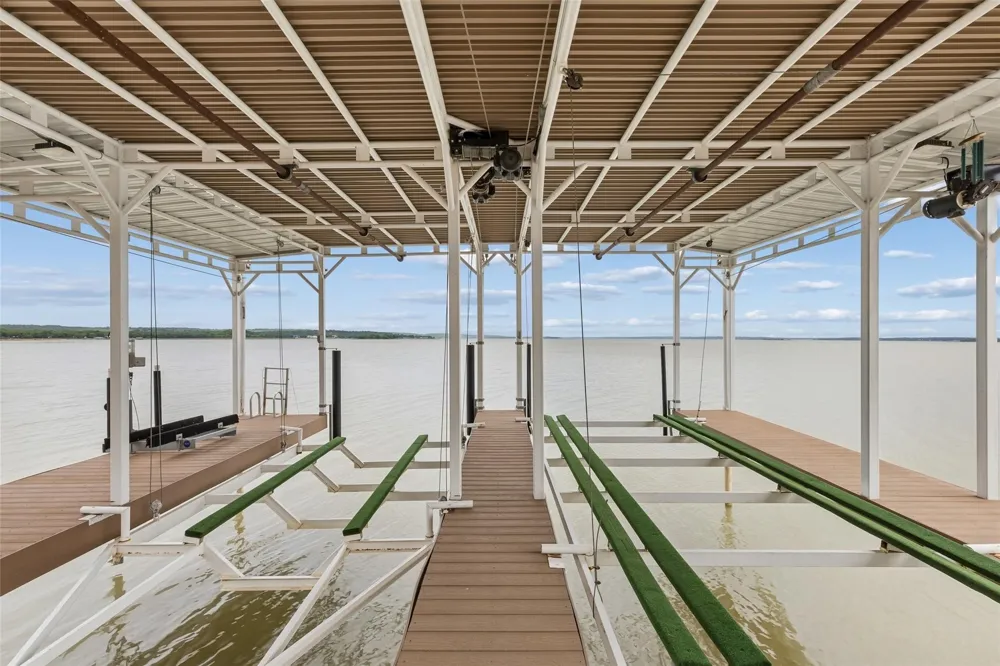 826 Cimmarron Bay Drive Runaway Bay, TX 76426