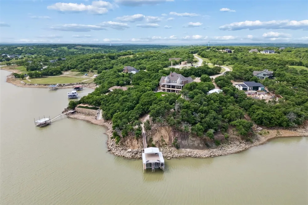 826 Cimmarron Bay Drive Runaway Bay, TX 76426