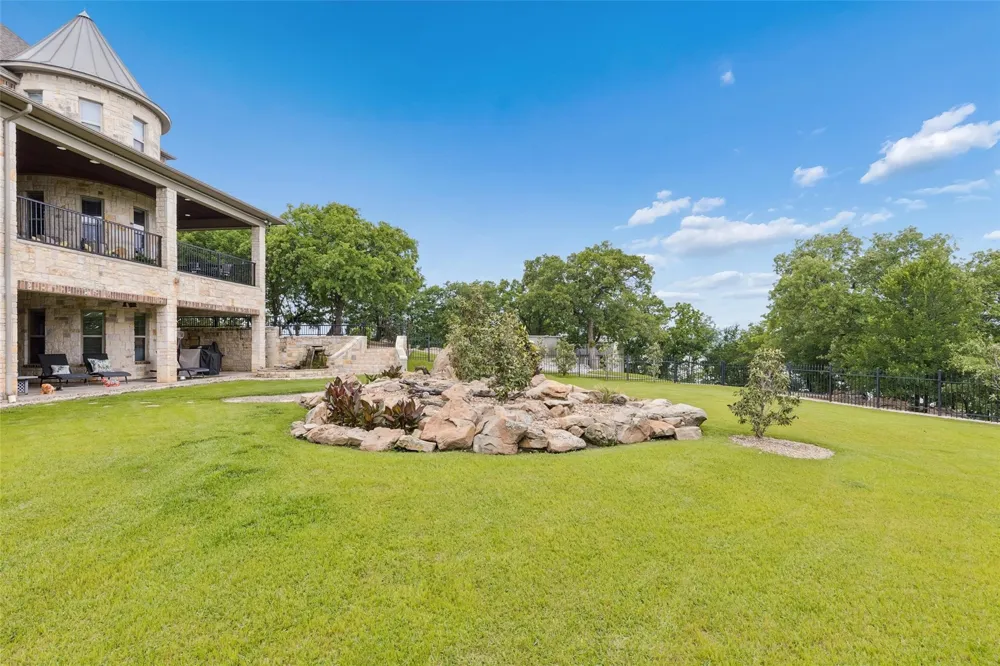 826 Cimmarron Bay Drive Runaway Bay, TX 76426
