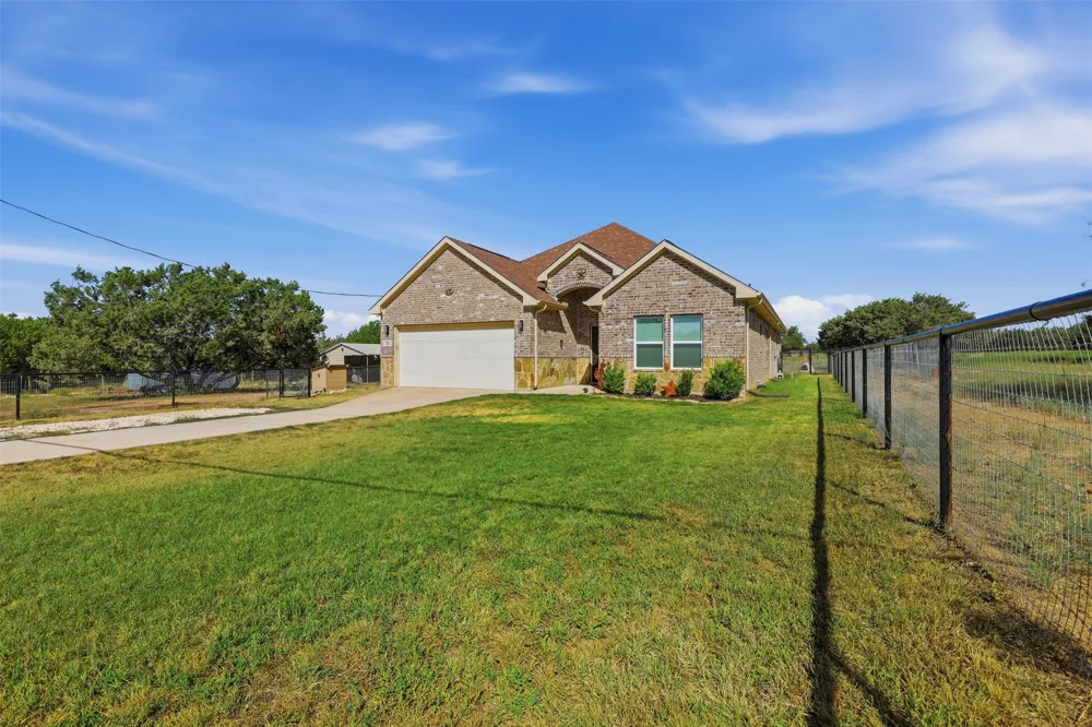 328 Ridge Drive Cleburne, TX 76033