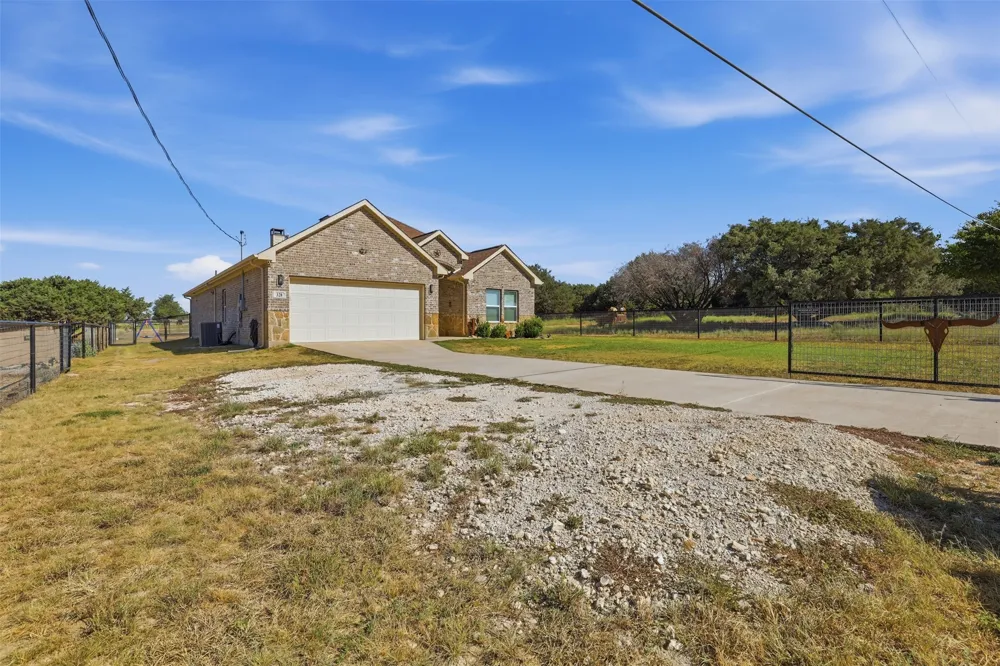 328 Ridge Drive Cleburne, TX 76033