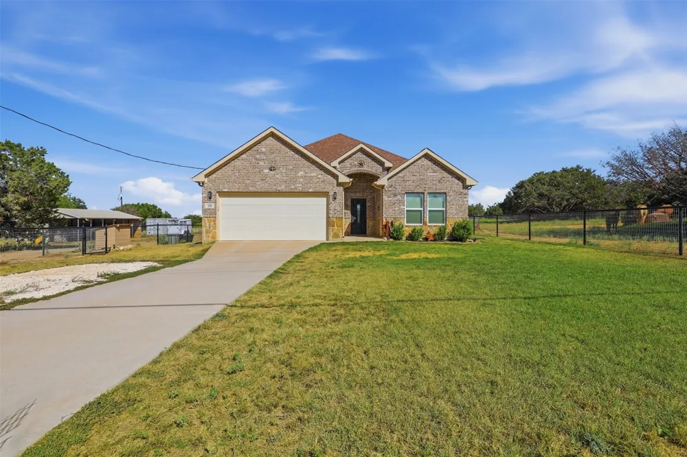 328 Ridge Drive Cleburne, TX 76033