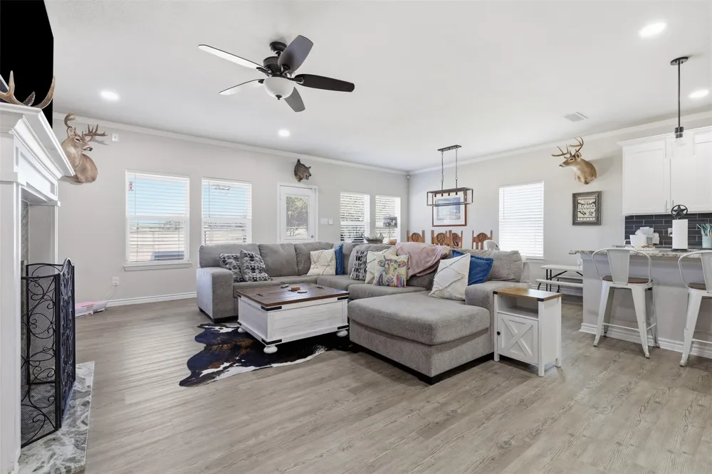 328 Ridge Drive Cleburne, TX 76033