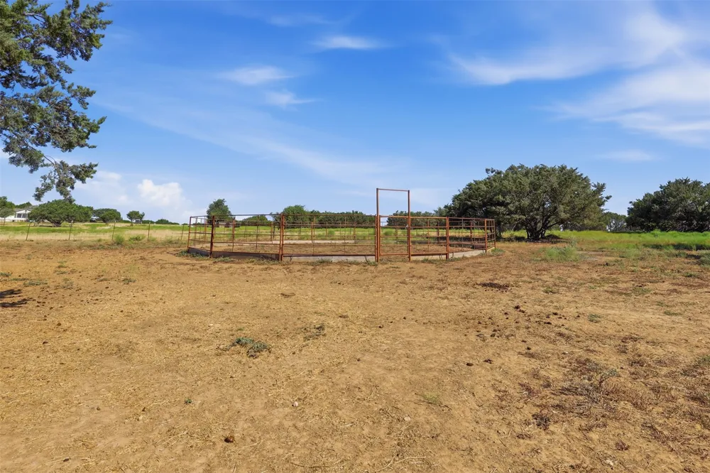 328 Ridge Drive Cleburne, TX 76033