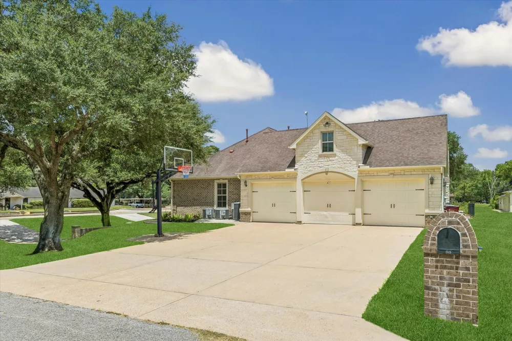 515 Otto Street East Bernard, TX 77435