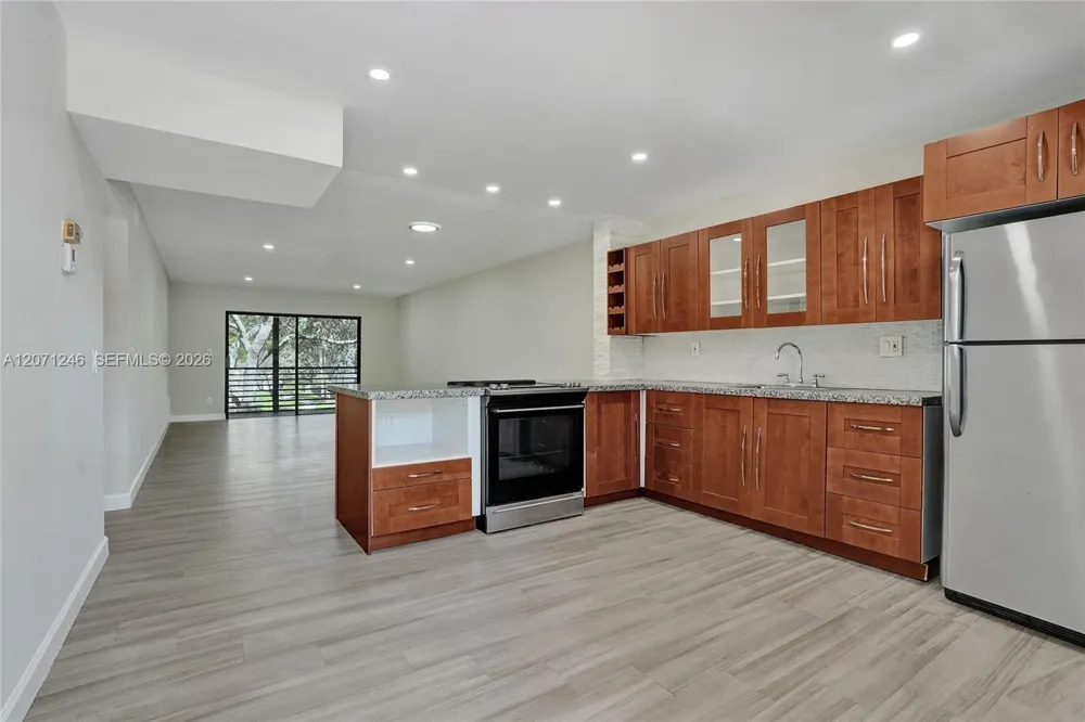 6090 Sabal Palm Blvd #208 Tamarac, FL 33319