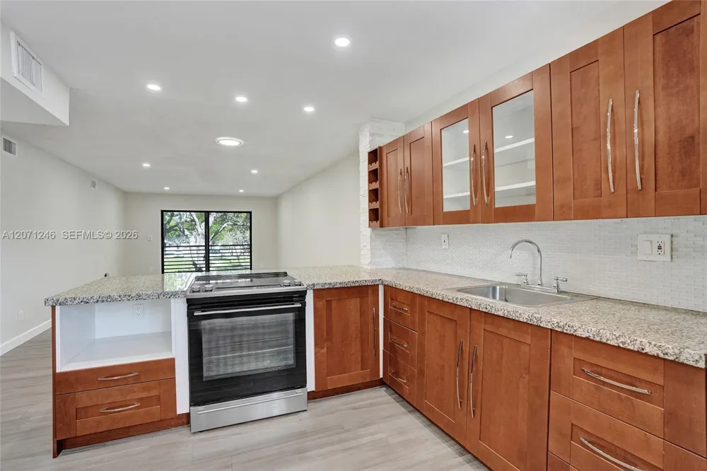 6090 Sabal Palm Blvd #208 Tamarac, FL 33319