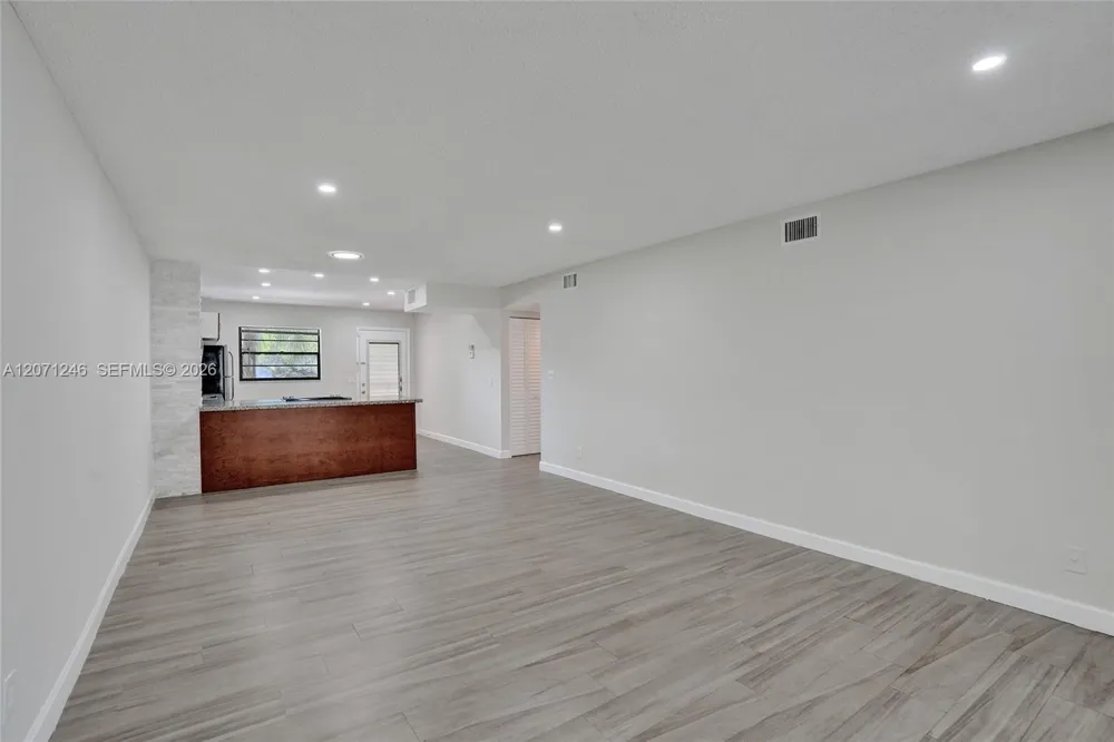 6090 Sabal Palm Blvd #208 Tamarac, FL 33319