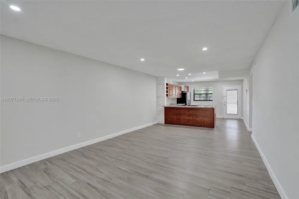 6090 Sabal Palm Blvd #208 Tamarac, FL 33319