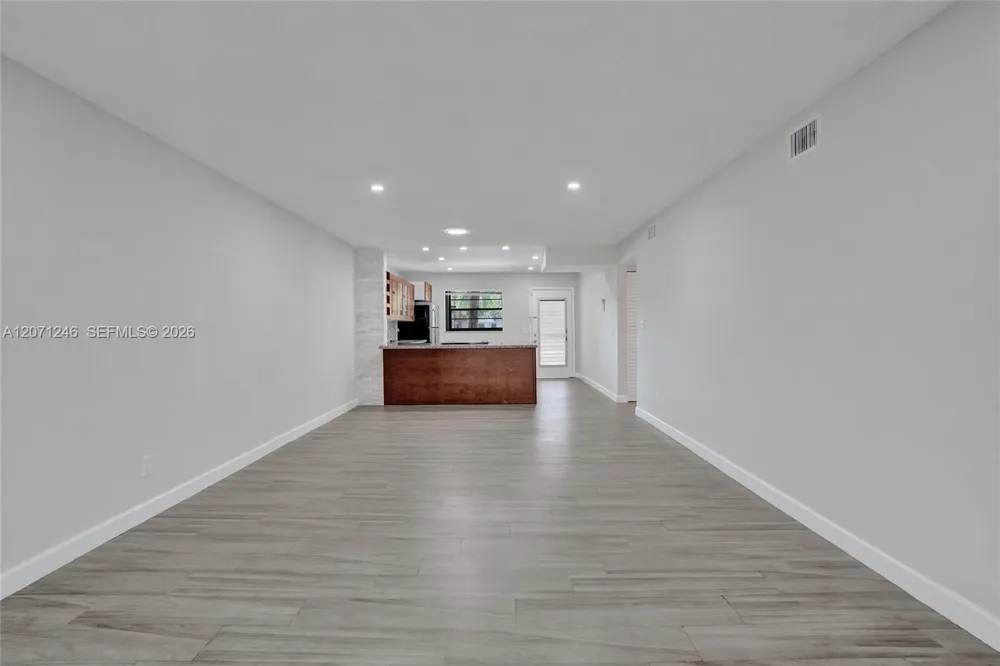 6090 Sabal Palm Blvd #208 Tamarac, FL 33319