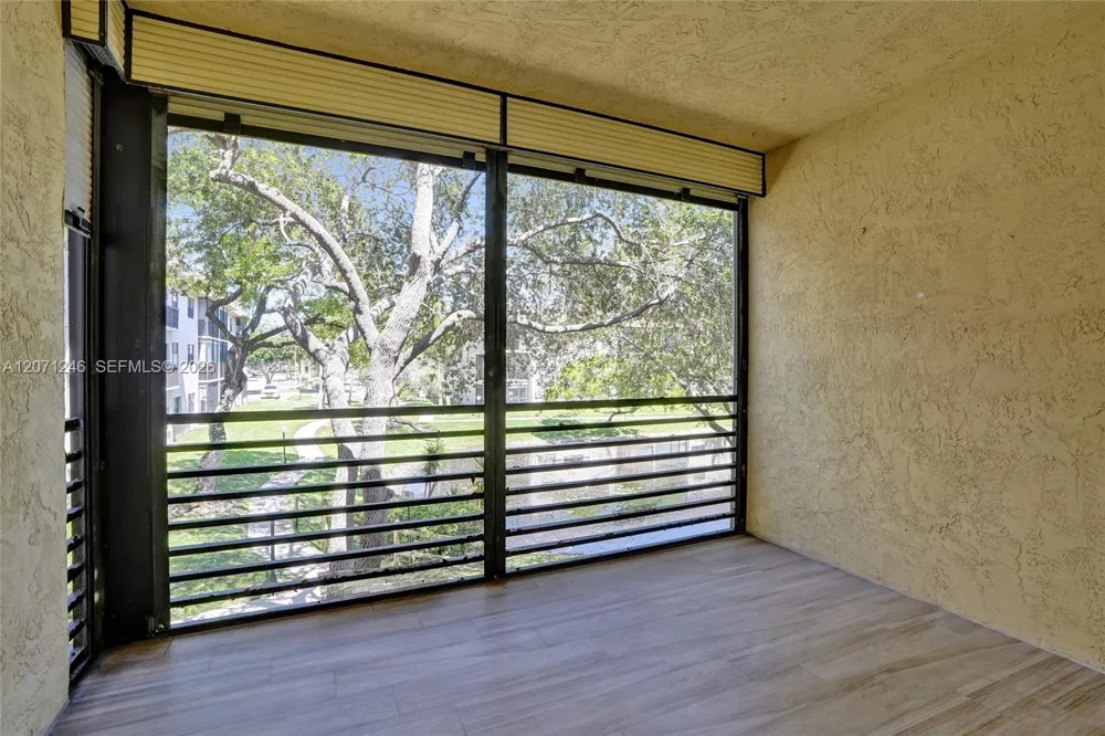 6090 Sabal Palm Blvd #208 Tamarac, FL 33319