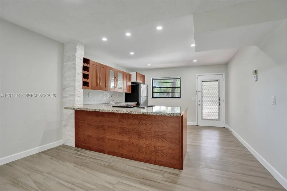 6090 Sabal Palm Blvd #208 Tamarac, FL 33319