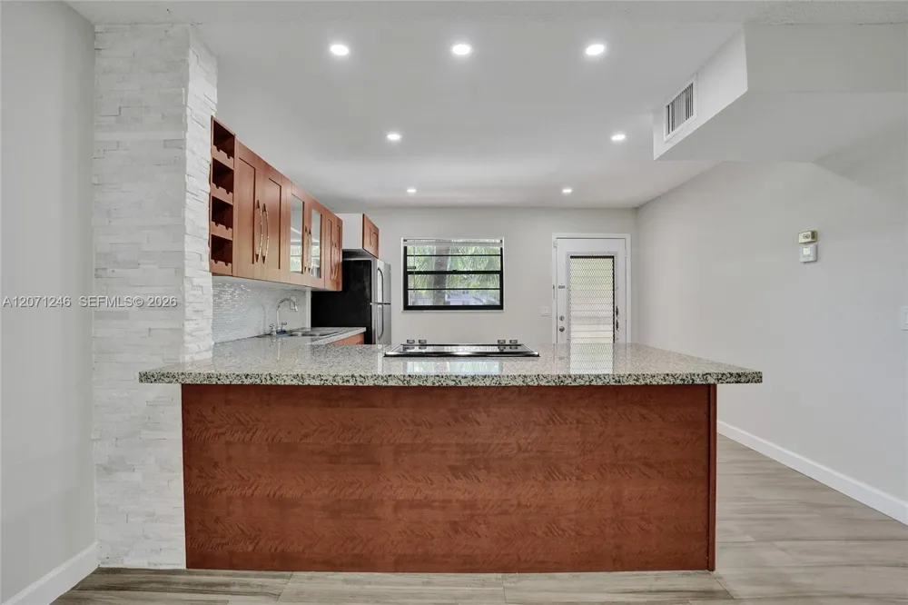 6090 Sabal Palm Blvd #208 Tamarac, FL 33319