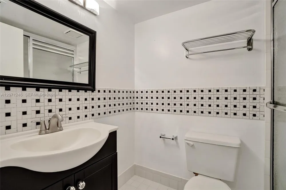 6090 Sabal Palm Blvd #208 Tamarac, FL 33319