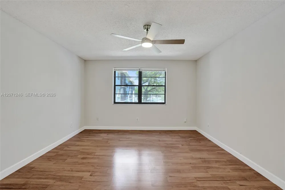 6090 Sabal Palm Blvd #208 Tamarac, FL 33319