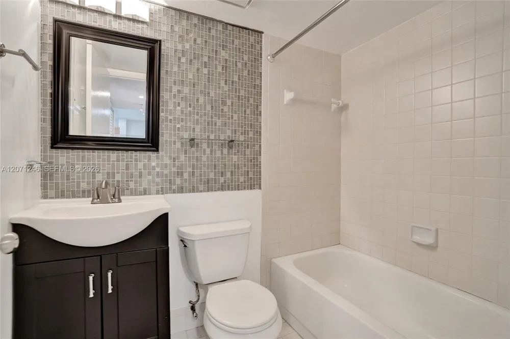 6090 Sabal Palm Blvd #208 Tamarac, FL 33319