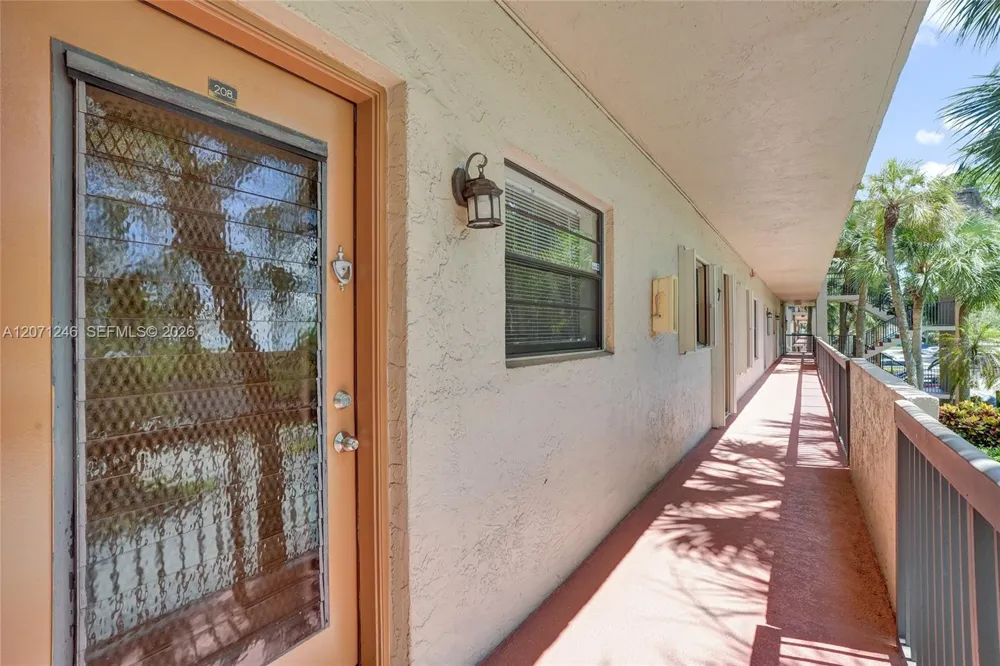 6090 Sabal Palm Blvd #208 Tamarac, FL 33319