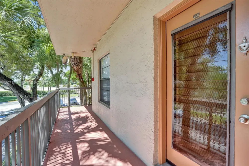 6090 Sabal Palm Blvd #208 Tamarac, FL 33319