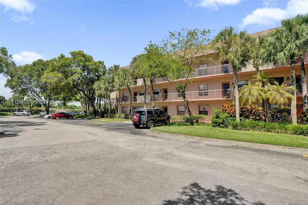 6090 Sabal Palm Blvd #208 Tamarac, FL 33319