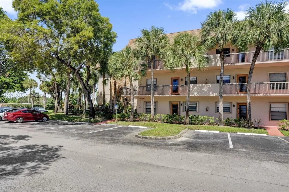 6090 Sabal Palm Blvd #208 Tamarac, FL 33319