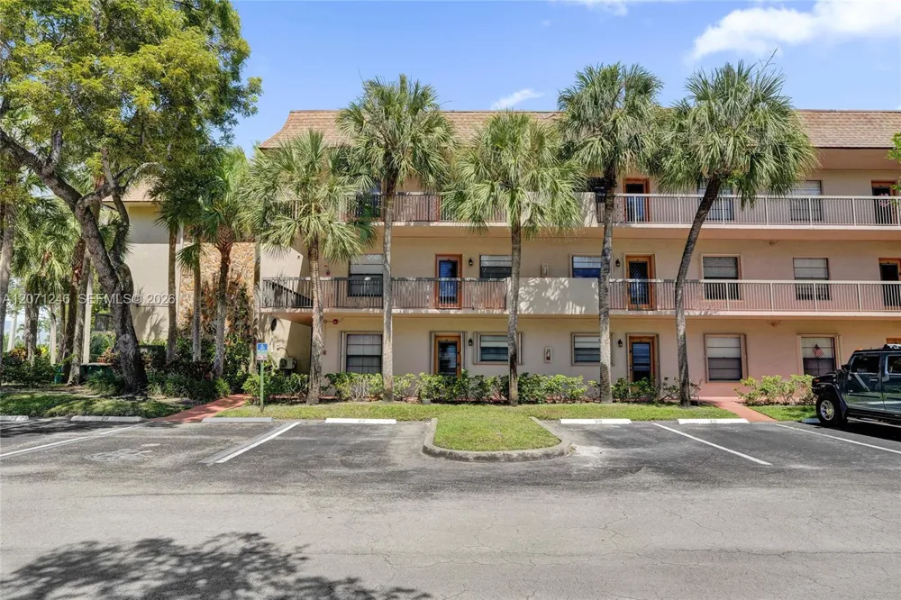 6090 Sabal Palm Blvd #208 Tamarac, FL 33319