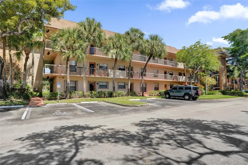 6090 Sabal Palm Blvd #208 Tamarac, FL 33319