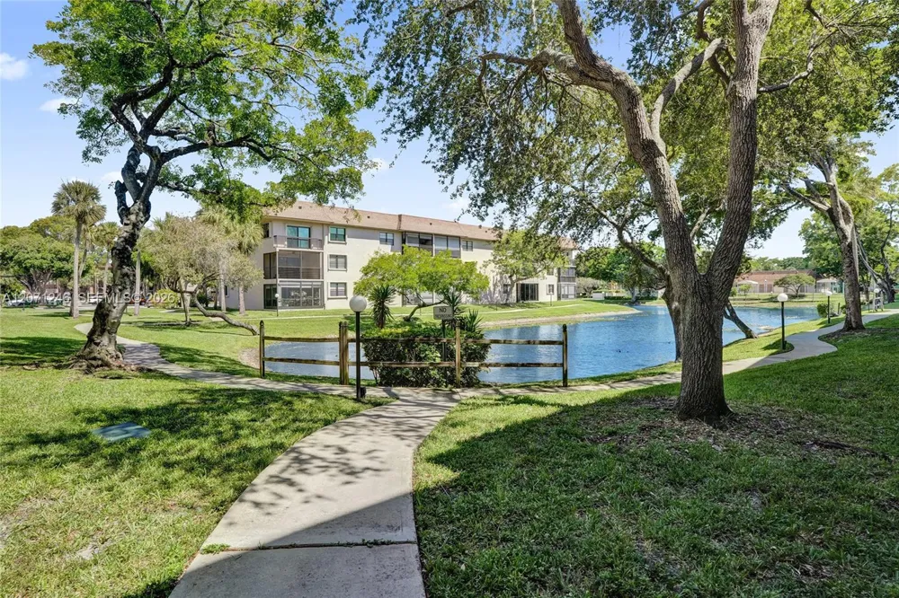 6090 Sabal Palm Blvd #208 Tamarac, FL 33319